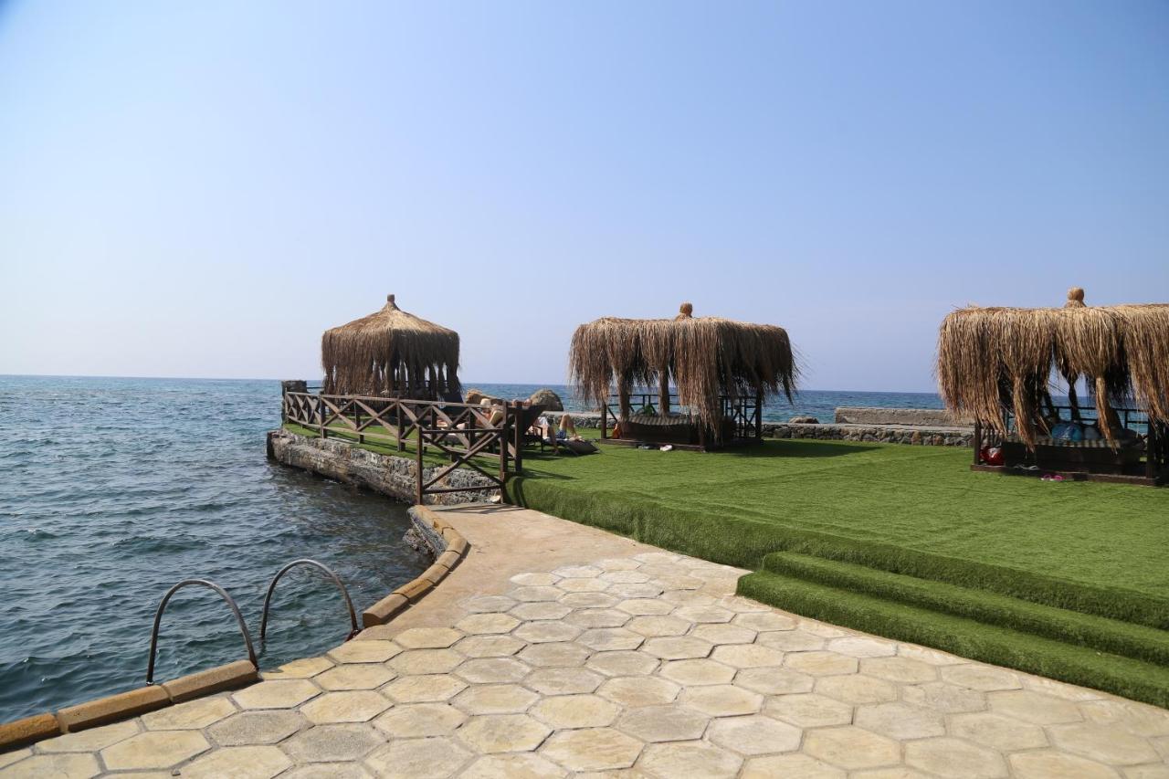 Celebrity Hotel Lapithos  Exterior photo