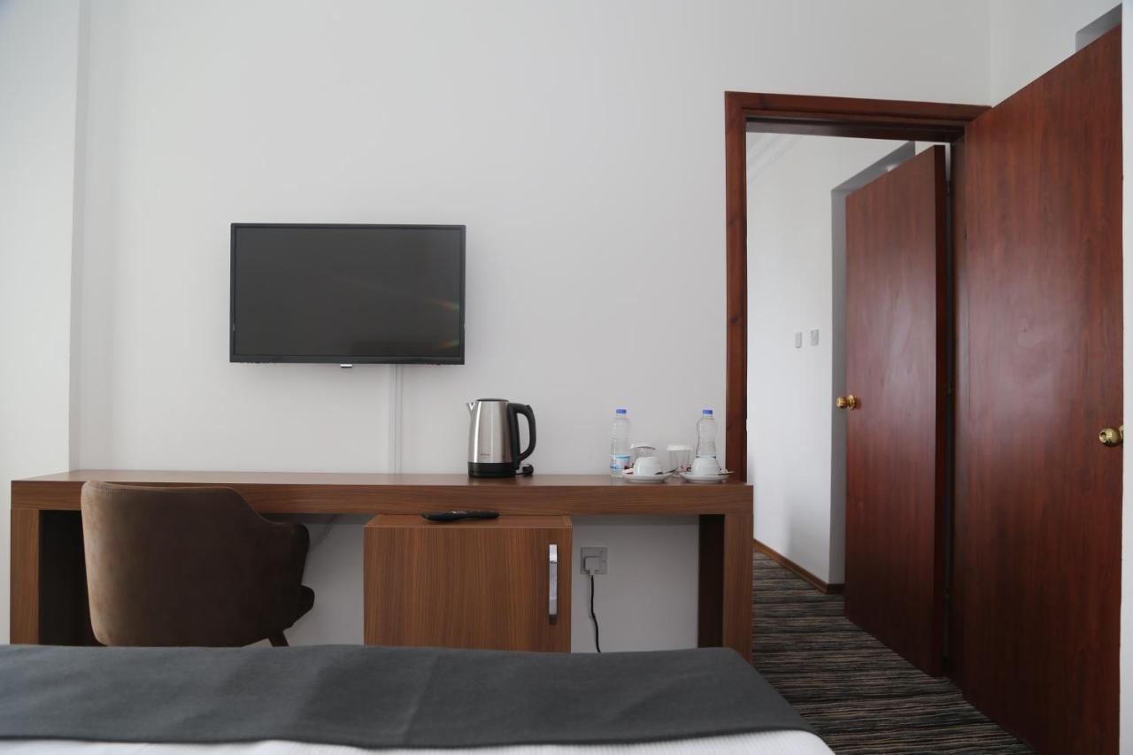 Celebrity Hotel Lapithos  Exterior photo